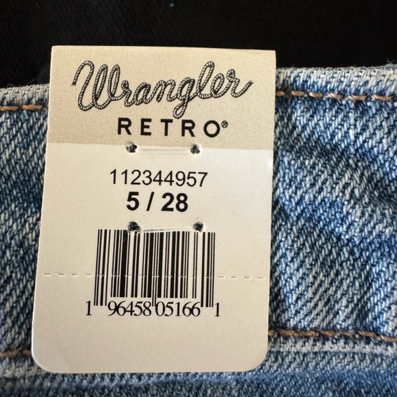 Wrangler Retro High-Rise Denim Shorts in Light Blue - Picture 4 of 4